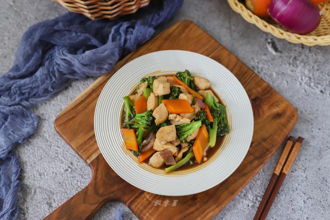 西藍花雞丁的做法-家常味炒菜譜