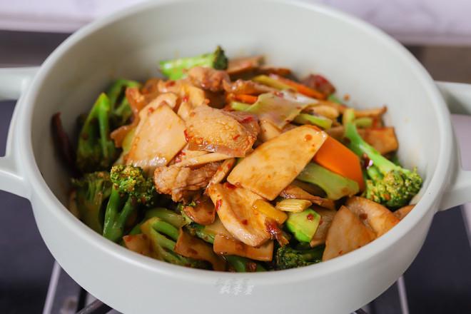 干鍋西藍花杏鮑菇的做法-家常味煮菜譜