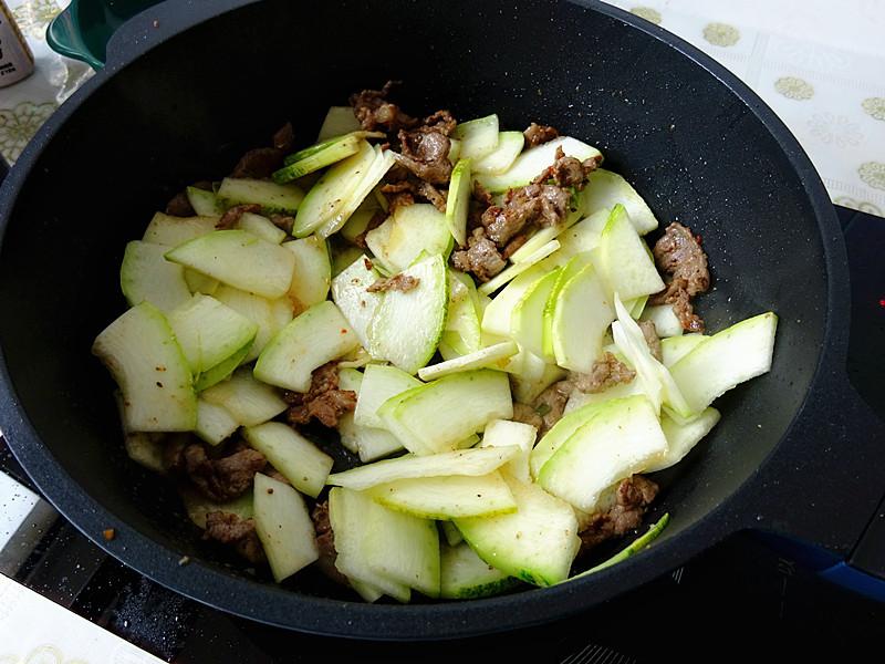 角瓜炒肉的做法-咸鮮味炒菜譜