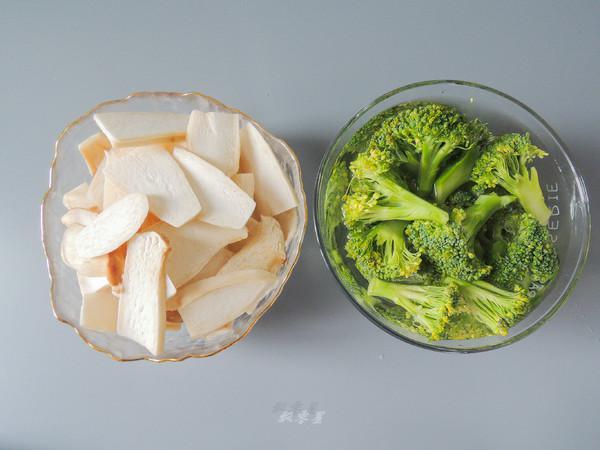 干鍋西藍花杏鮑菇的做法-家常味煮菜譜