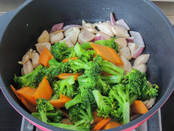 西藍花雞丁的做法-家常味炒菜譜