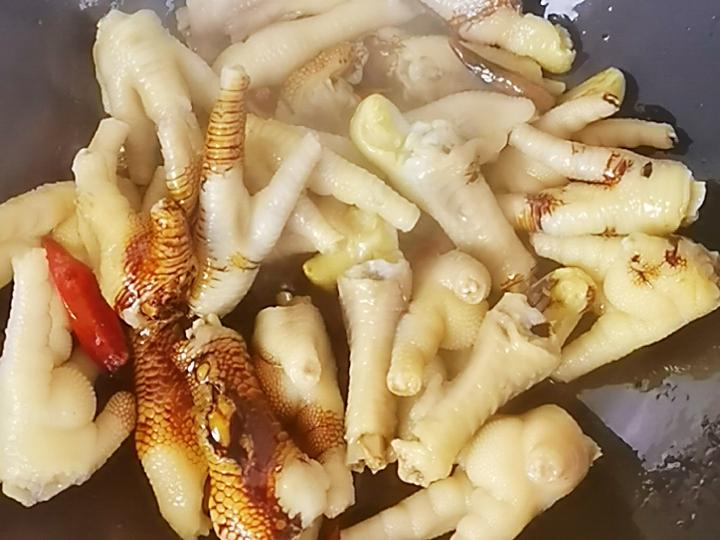 我是半滴雨，#來自內(nèi)蒙古#，參賽作品為腐乳鳳爪，好吃到吮指的做法-咸鮮味燜菜譜