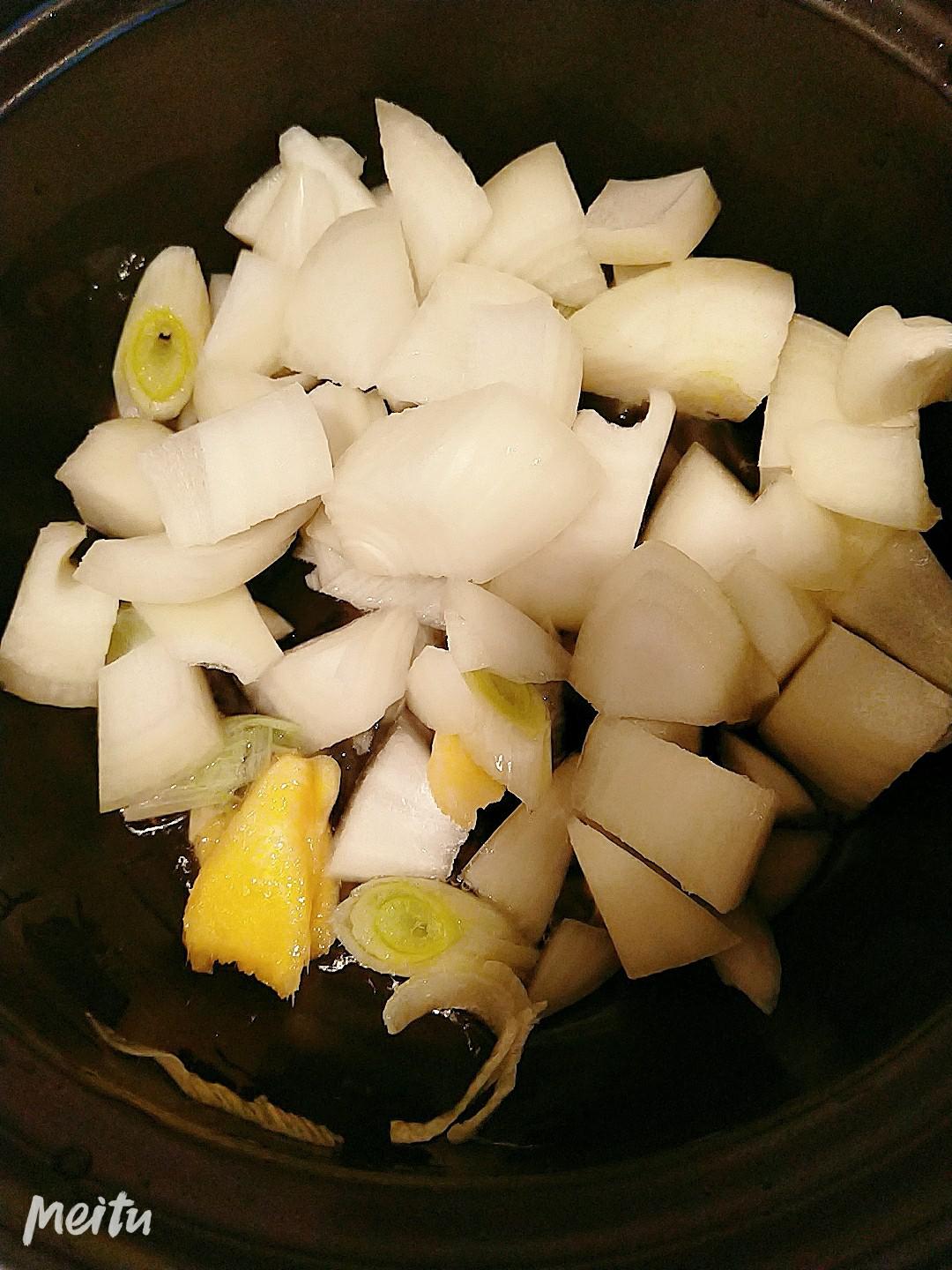 啤酒砂鍋雞翅煲的做法-咸鮮味燉菜譜