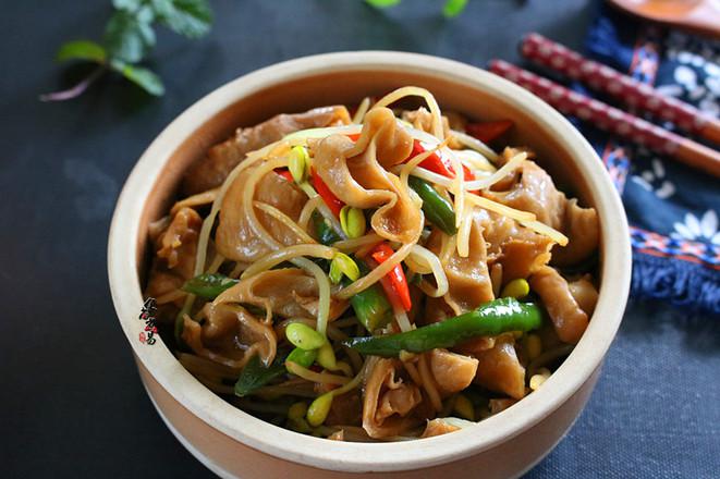 黃豆芽炒鹵水豬大腸的做法-家常味炒菜譜