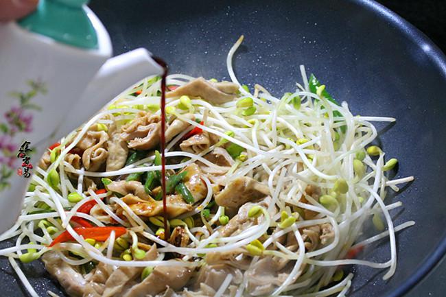 黃豆芽炒鹵水豬大腸的做法-家常味炒菜譜