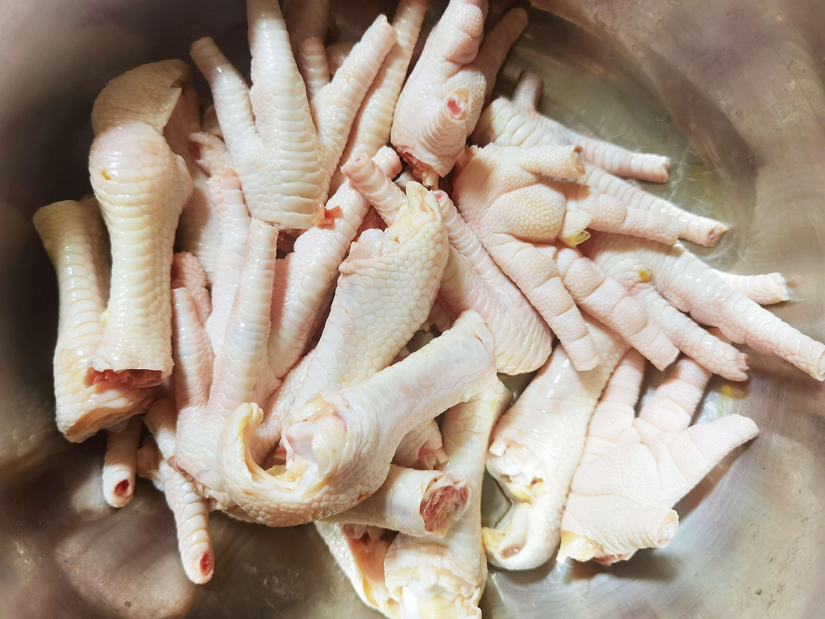 我是半滴雨，#來自內(nèi)蒙古#，參賽作品為腐乳鳳爪，好吃到吮指的做法-咸鮮味燜菜譜