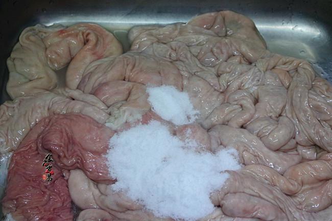 黃豆芽炒鹵水豬大腸的做法-家常味炒菜譜