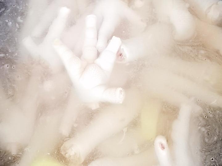 我是半滴雨，#來自內(nèi)蒙古#，參賽作品為腐乳鳳爪，好吃到吮指的做法-咸鮮味燜菜譜