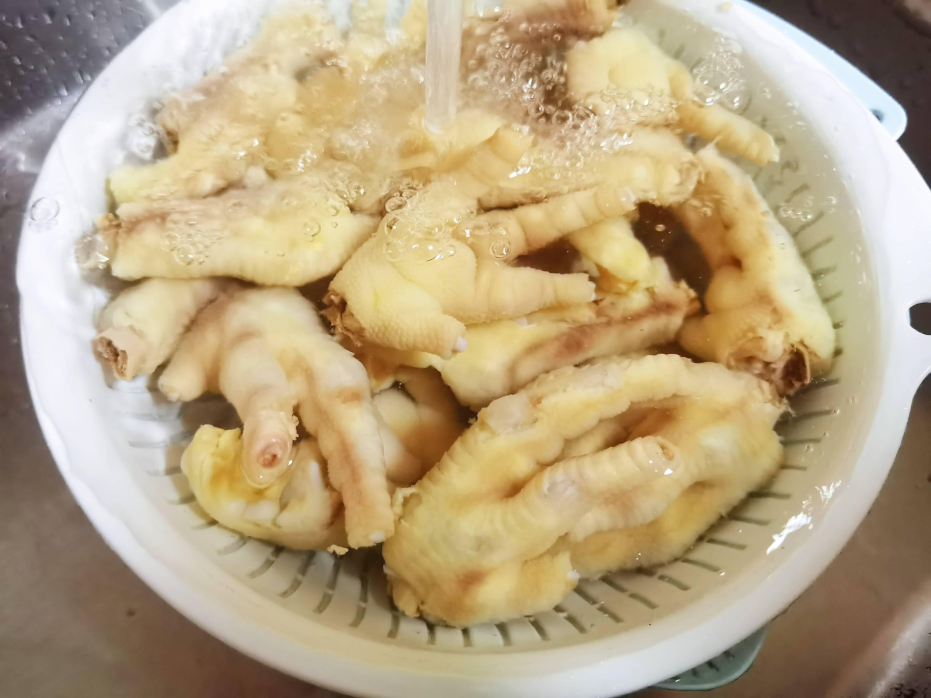 我是半滴雨，#來自內(nèi)蒙古#，參賽作品為腐乳鳳爪，好吃到吮指的做法-咸鮮味燜菜譜