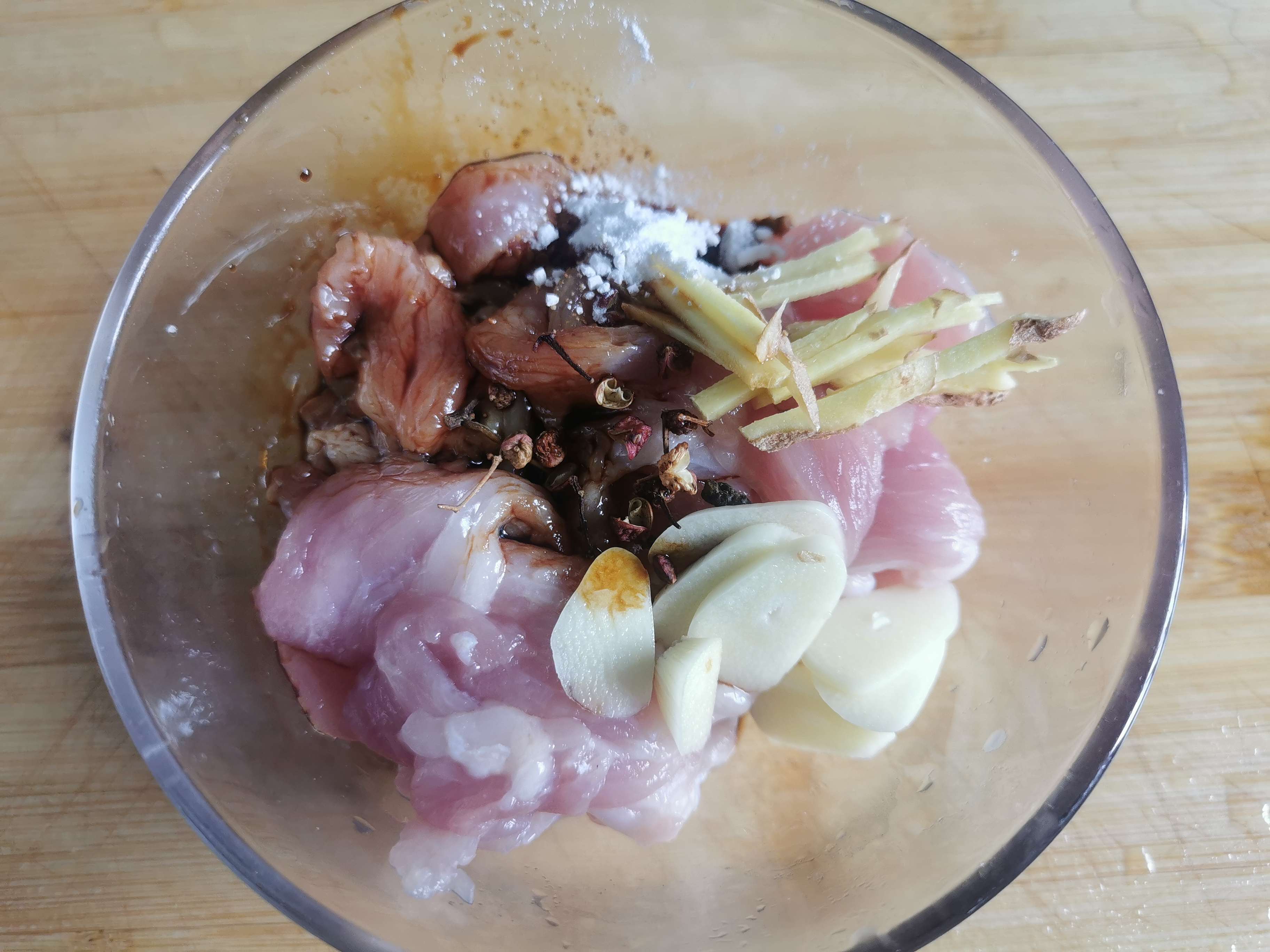 木耳萵筍炒肉的做法-家常味炒菜譜