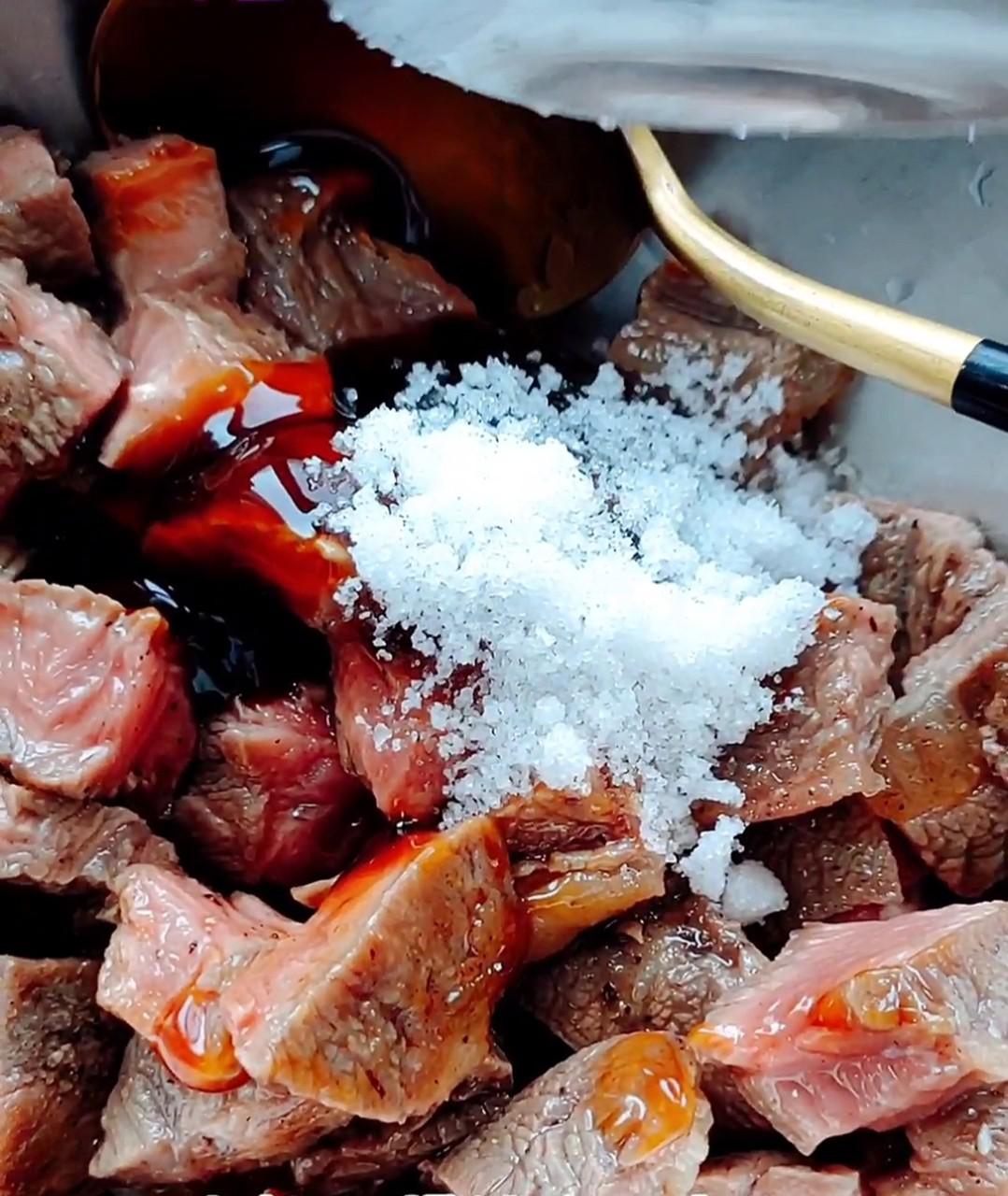 芒果牛肉粒的做法-家常味炒菜譜