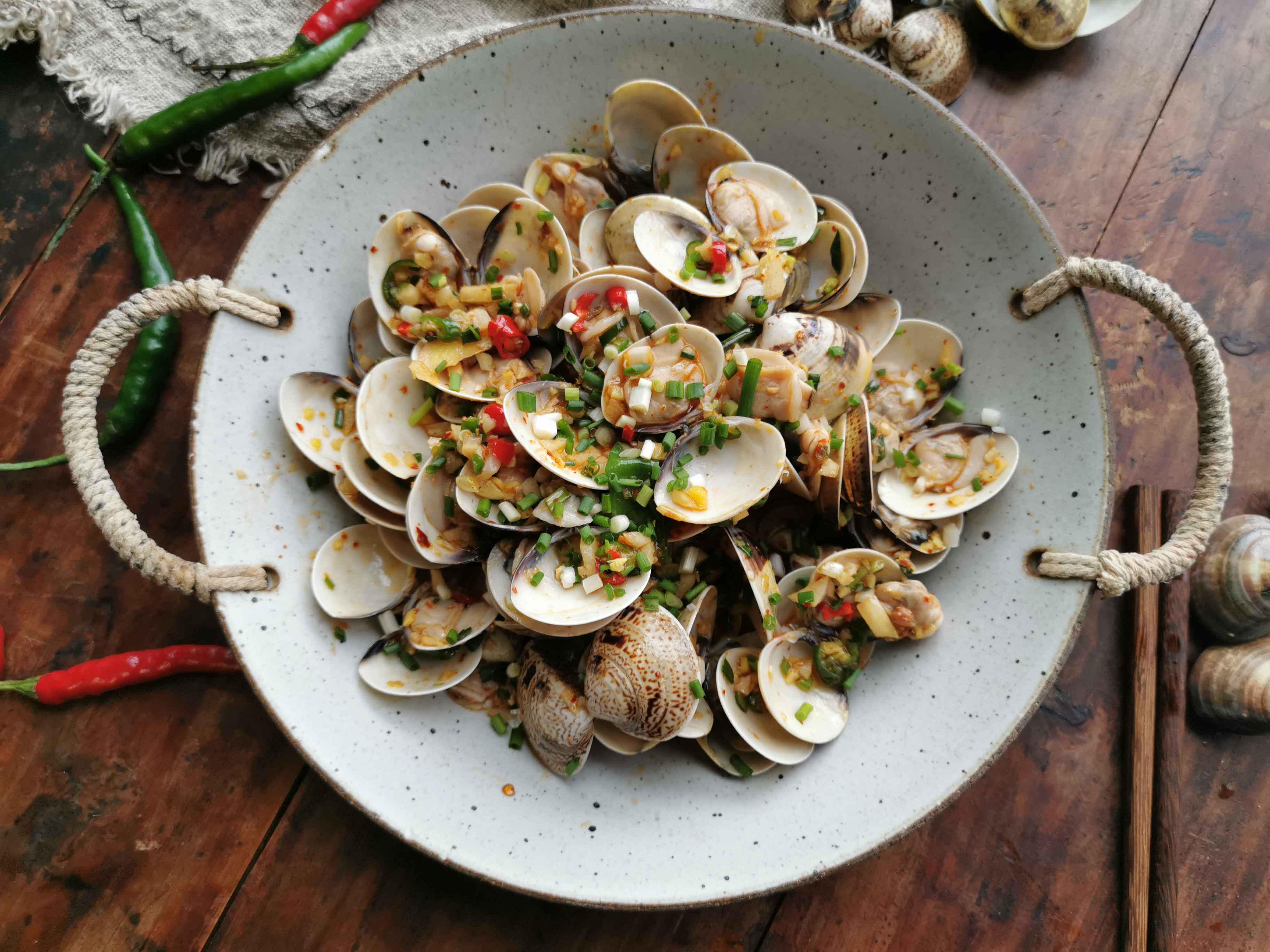 涼拌花蛤的做法-香辣味拌菜譜