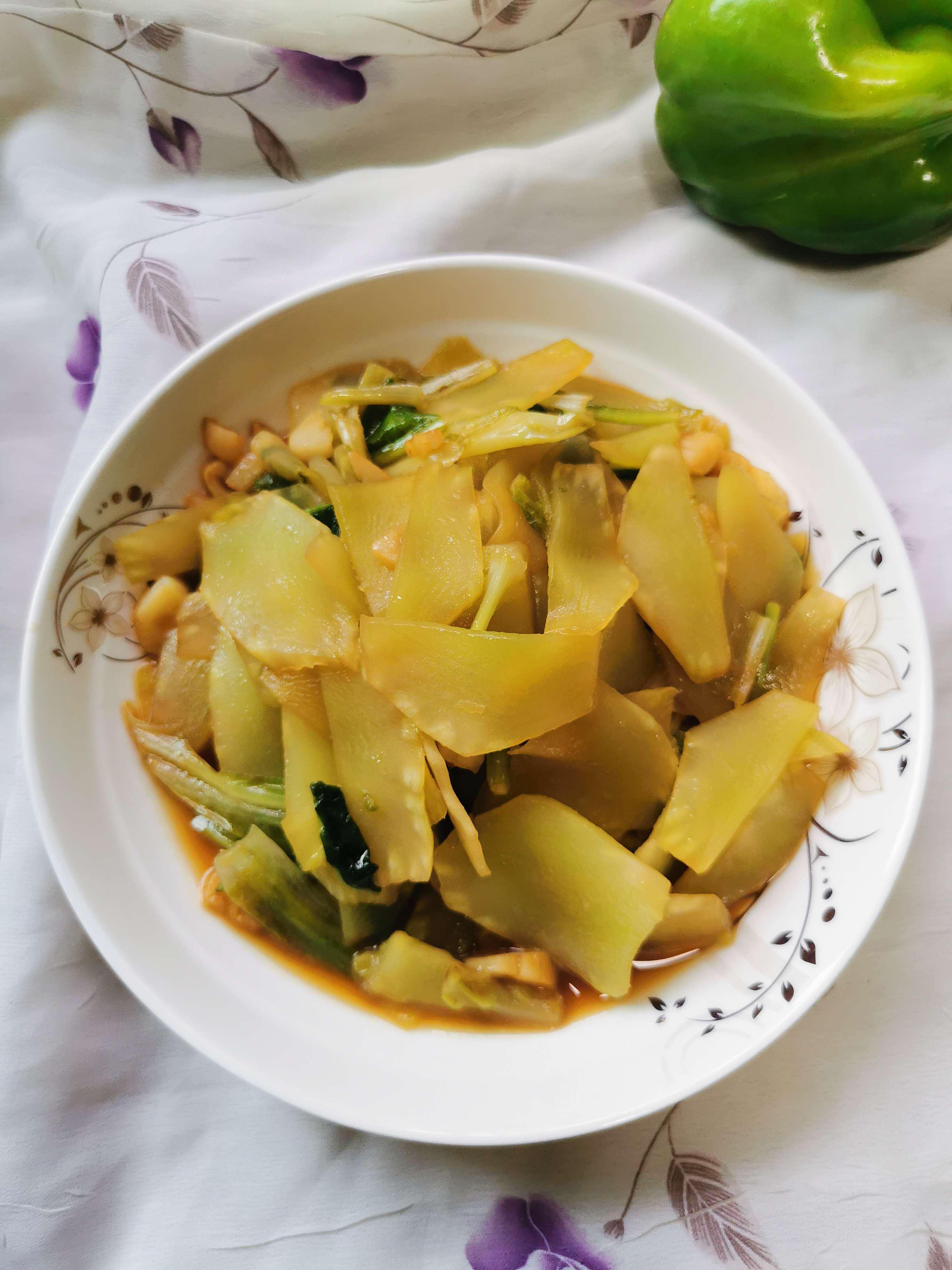 清炒萵苣的做法-家常味炒菜譜