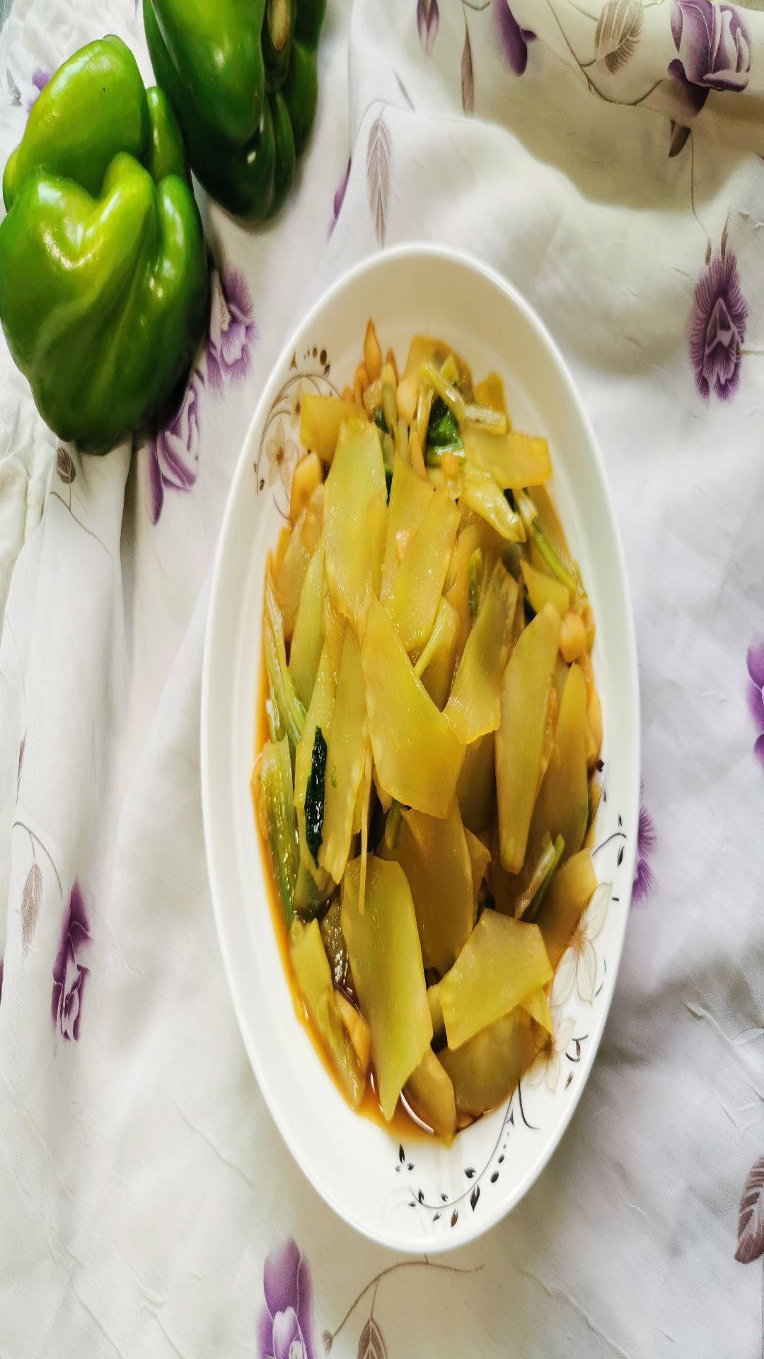 清炒萵苣的做法-家常味炒菜譜