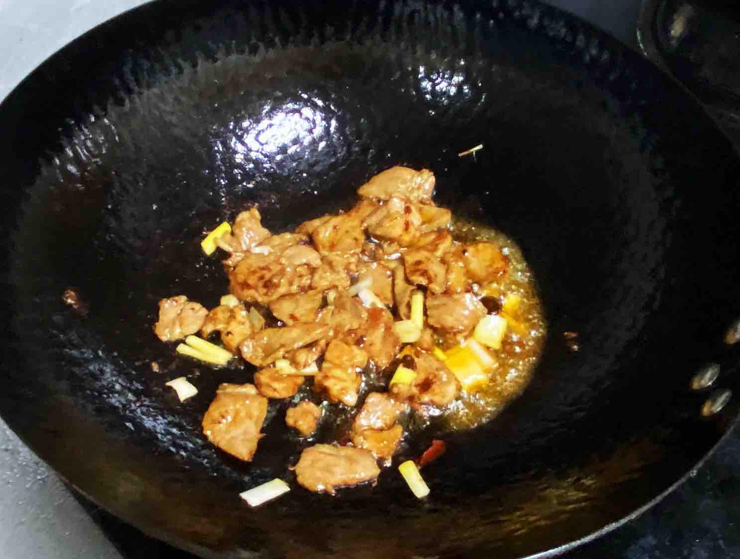 孕婦食譜蔥爆鹽煎肉,香甜脆爽、蔥香濃厚~的作法-咸鮮味燒菜譜-易網健康養生網 孕婦食譜蔥爆鹽煎肉,香甜脆爽、蔥香濃厚~的作法-咸鮮味燒菜譜