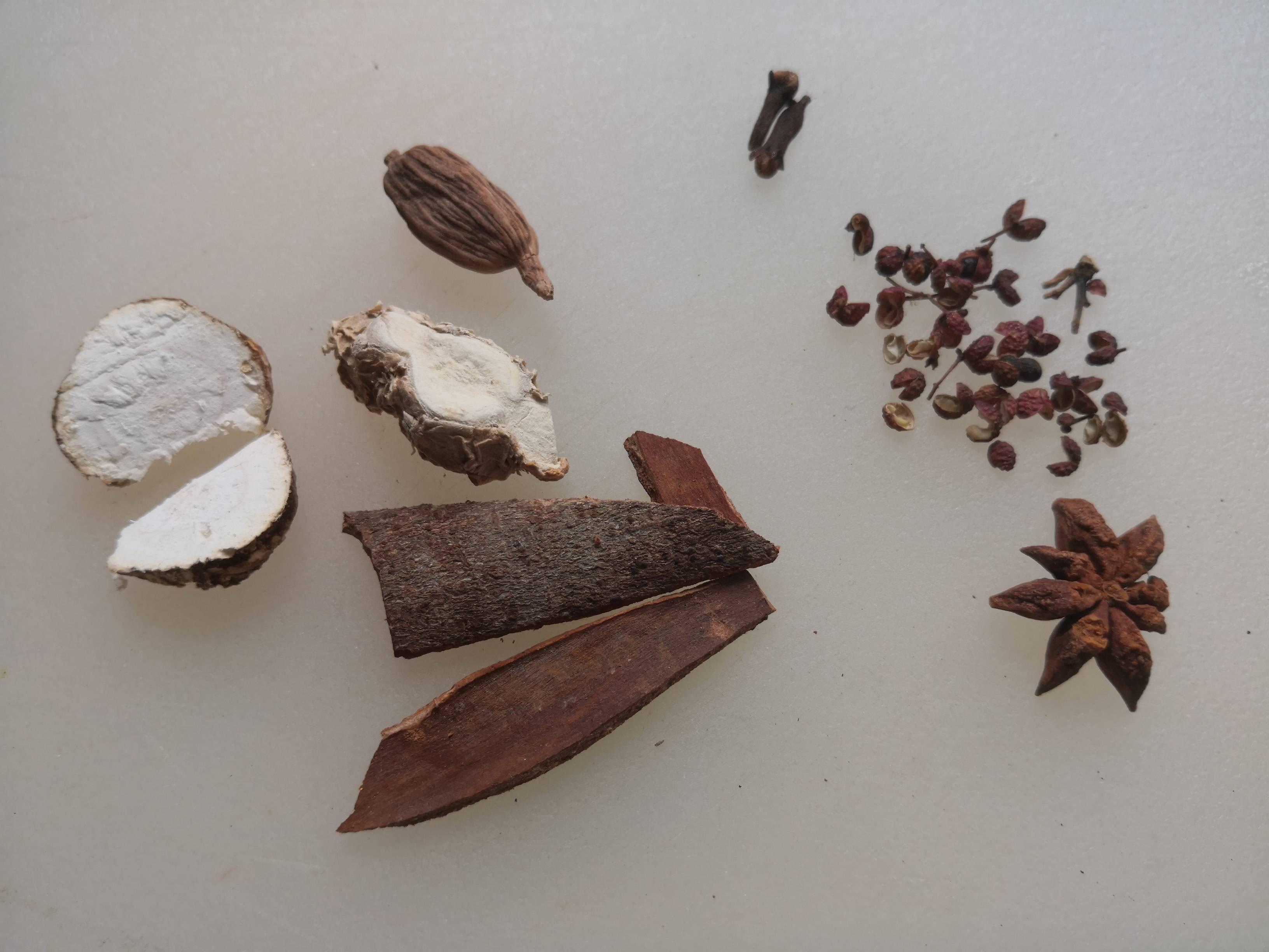 排骨油豆的做法-家常味燉菜譜