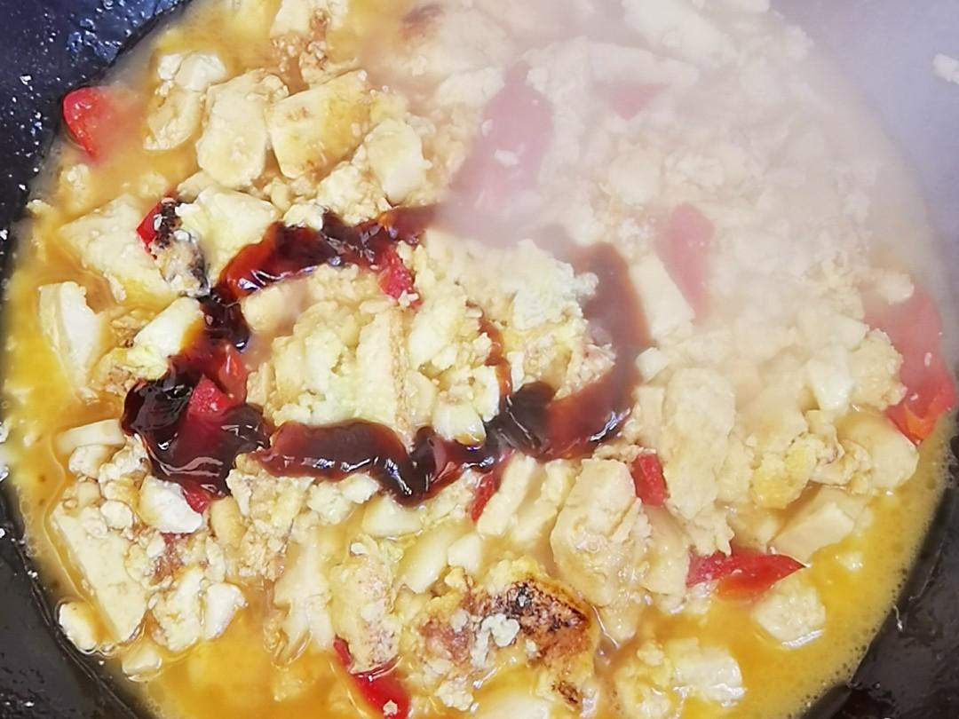 我是半滴雨#來自內蒙古#，參賽作品為韭菜炒豆腐，豆腐嫩滑，韭菜鮮美的做法-咸鮮味炒菜譜