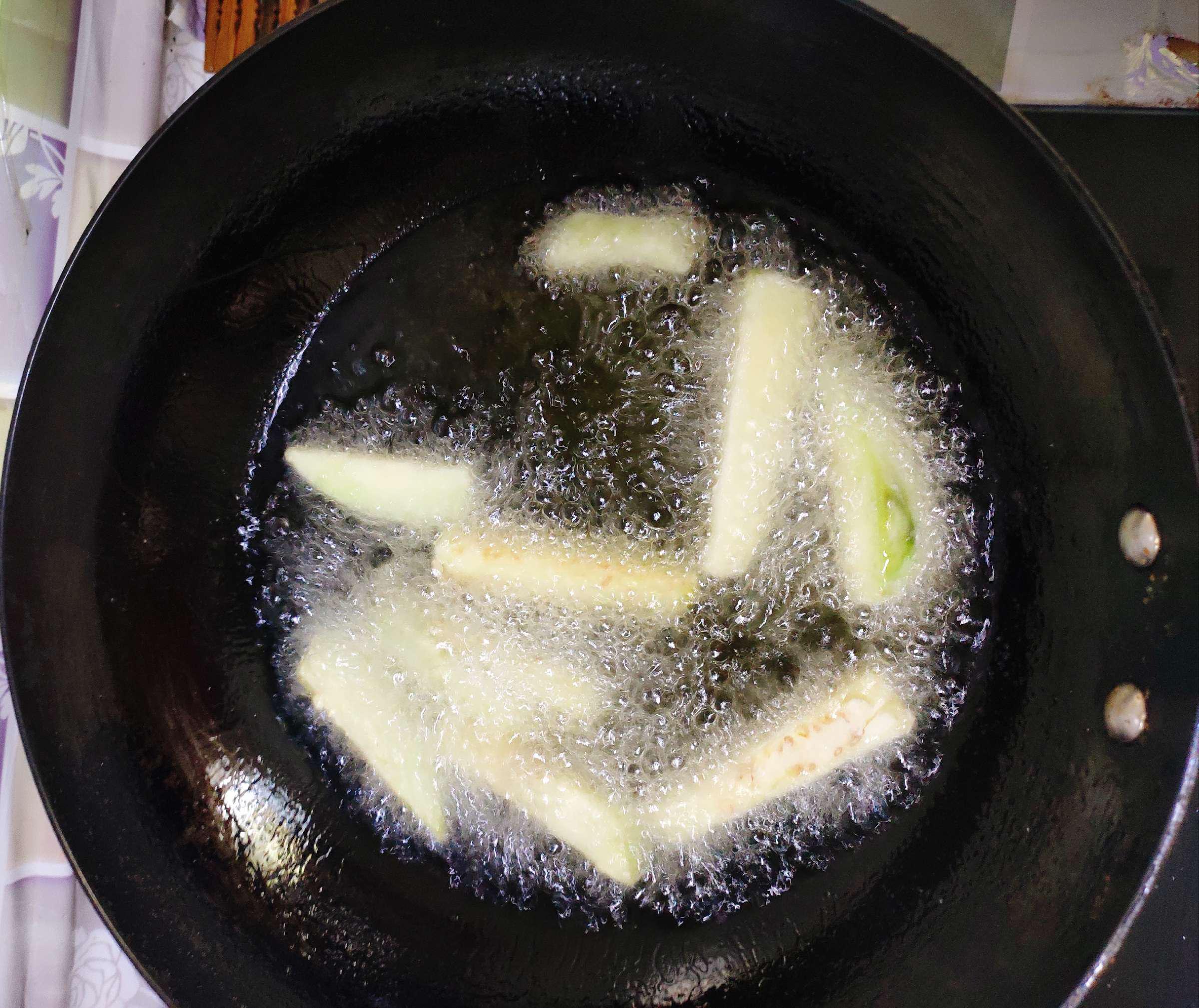 魚香茄條的做法-酸甜味炸菜譜