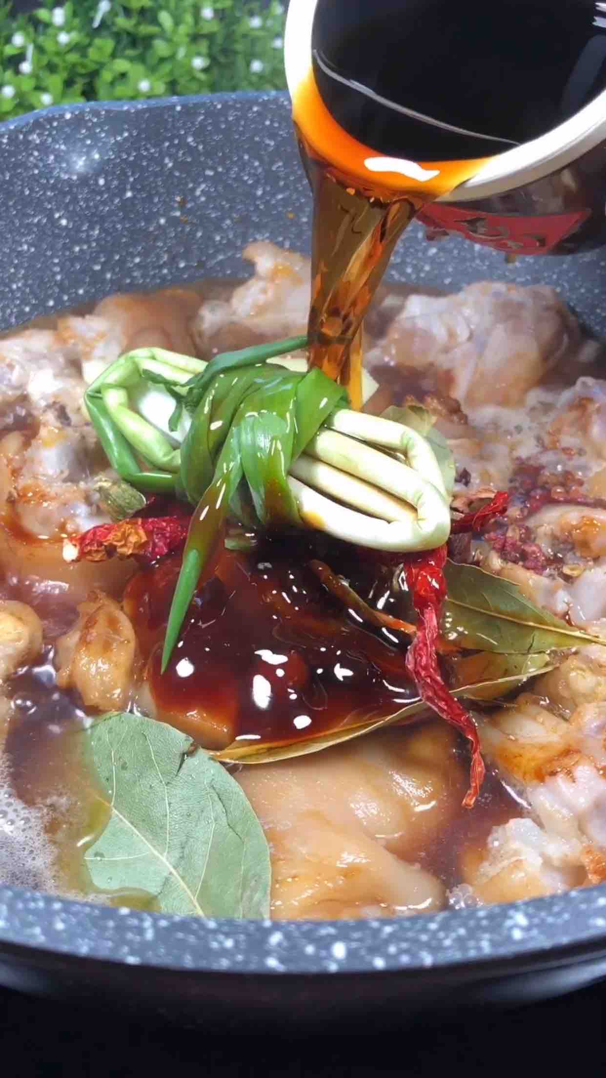 豬蹄燜黃豆的做法-家常味燉菜譜