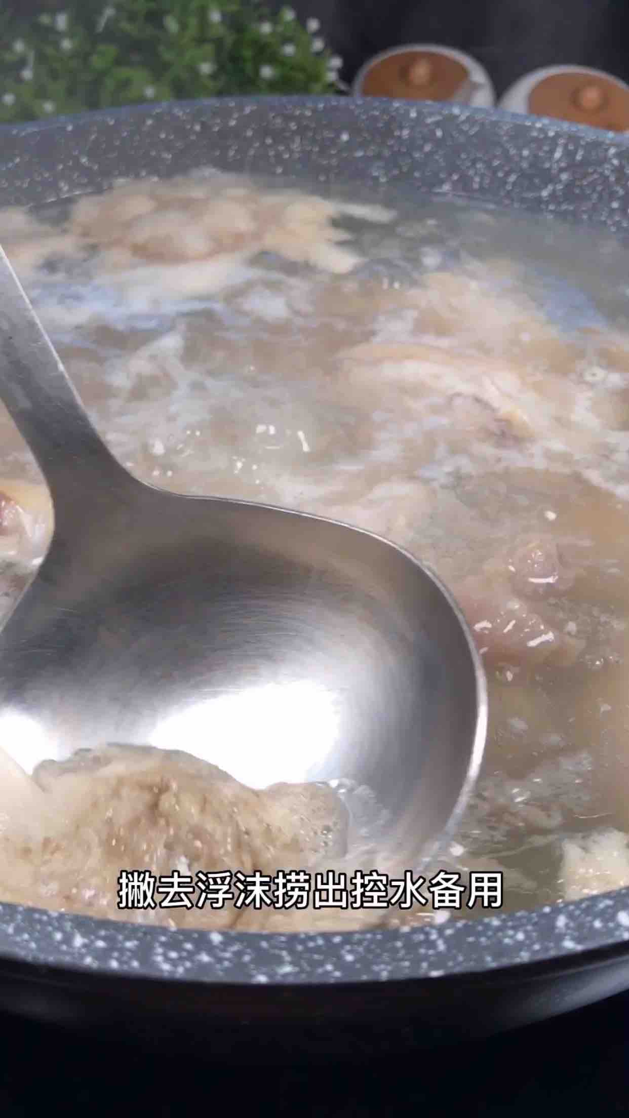 豬蹄燜黃豆的做法-家常味燉菜譜