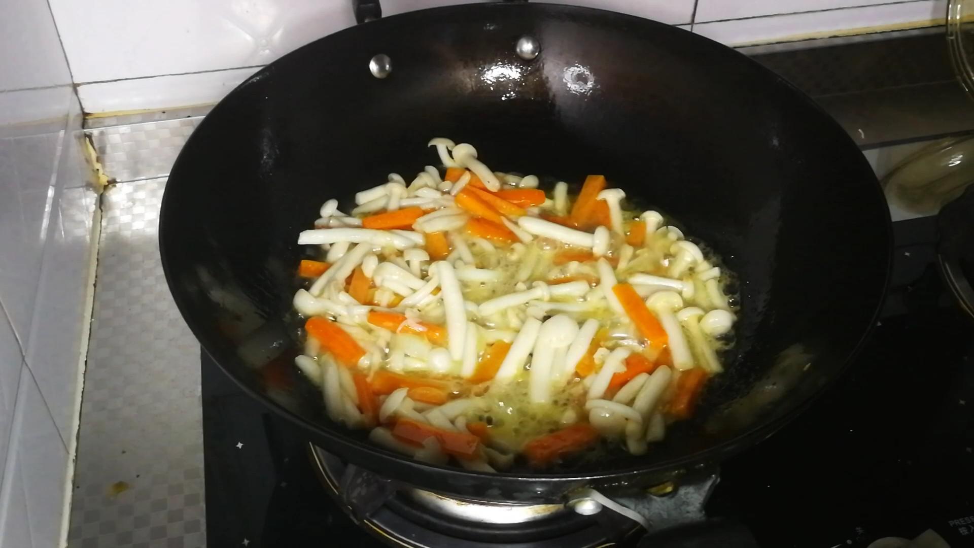 家常小炒白玉菇的做法-酸甜味炒菜譜