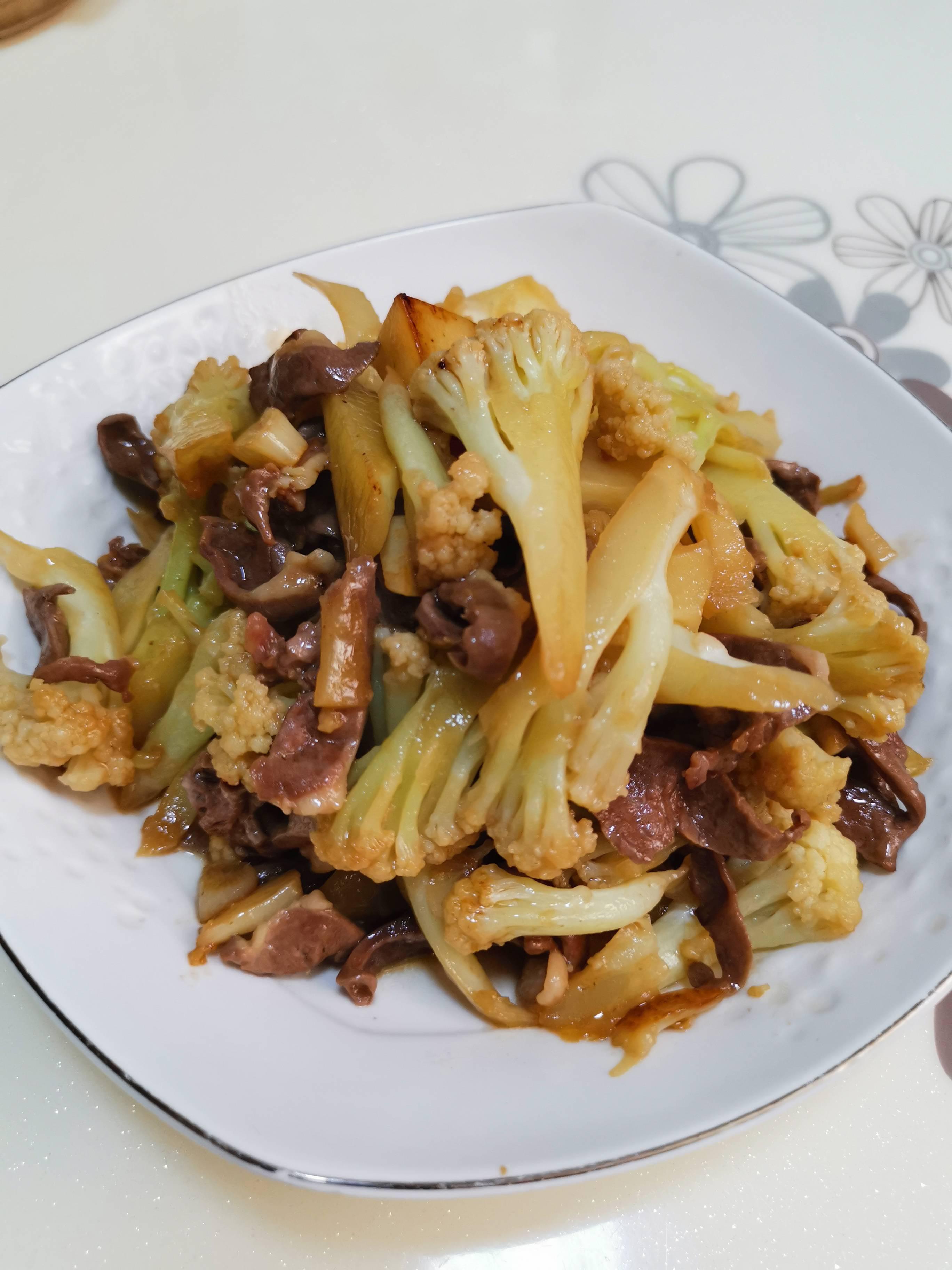 花菜炒豬心的做法-家常味炒菜譜