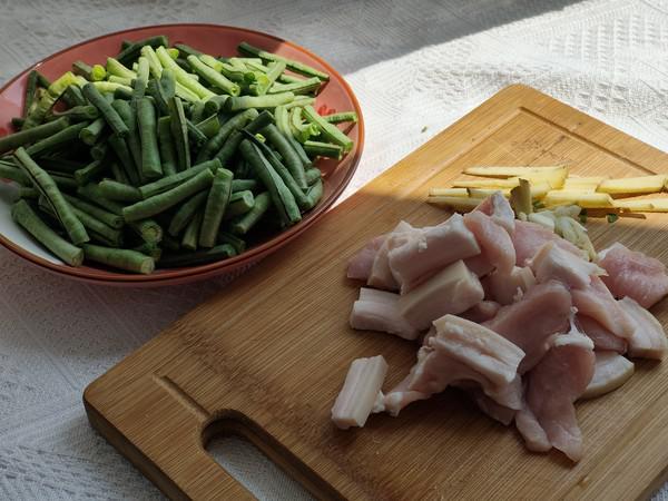 簡單又好吃的家常菜，豇豆炒肉的做法，看一眼就會的做法-家常味炒菜譜