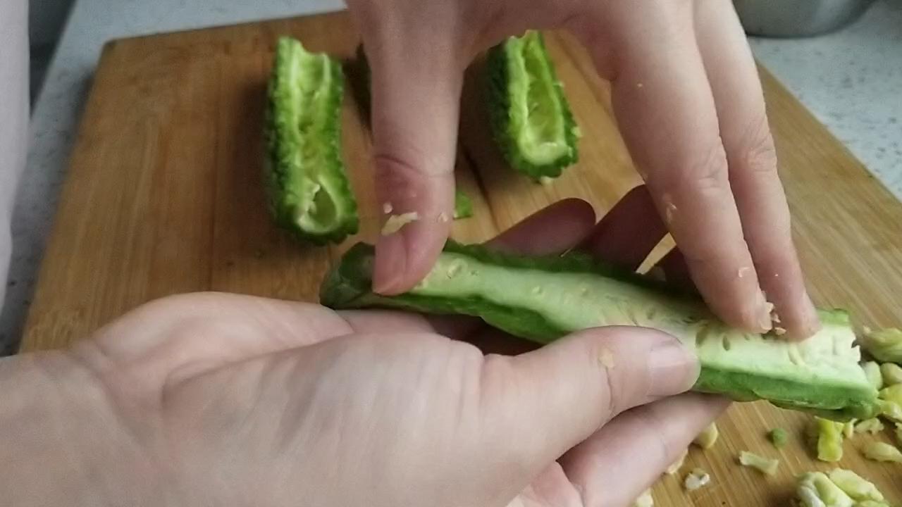 清熱去火苦瓜雞蛋餅的做法-咸鮮味煎菜譜