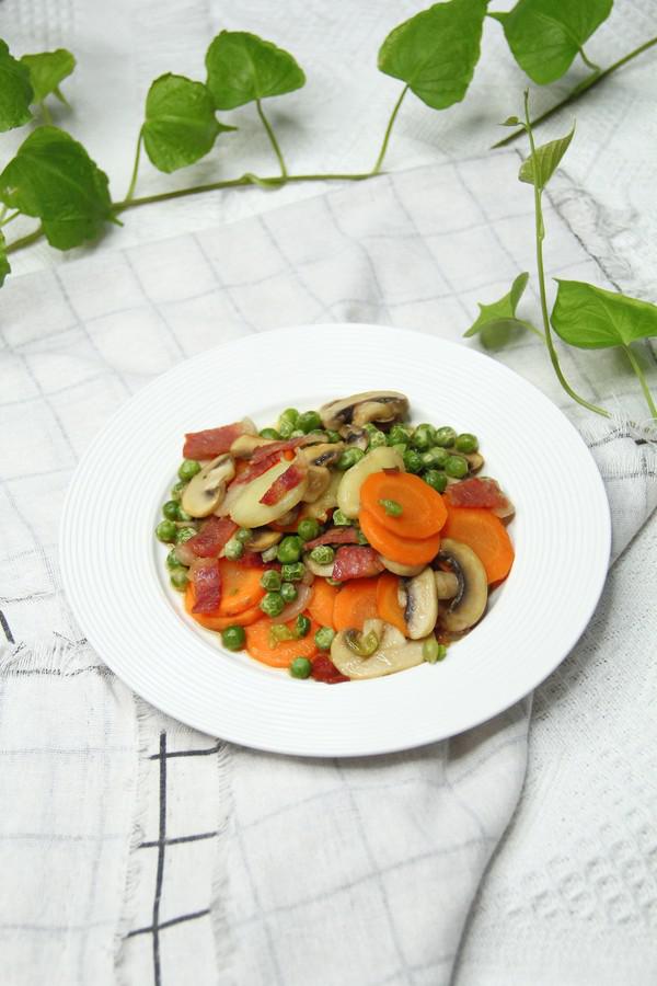 白蘑菇豌豆炒培根的做法-咸鮮味炒菜譜