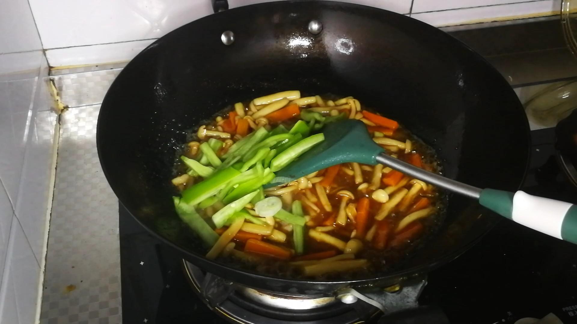 家常小炒白玉菇的做法-酸甜味炒菜譜