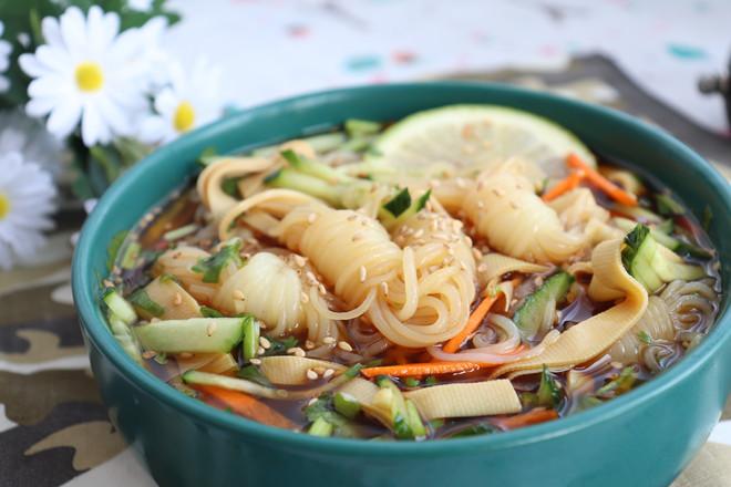 涼拌魔芋絲，清新爽口超開胃的做法-家常味拌菜譜