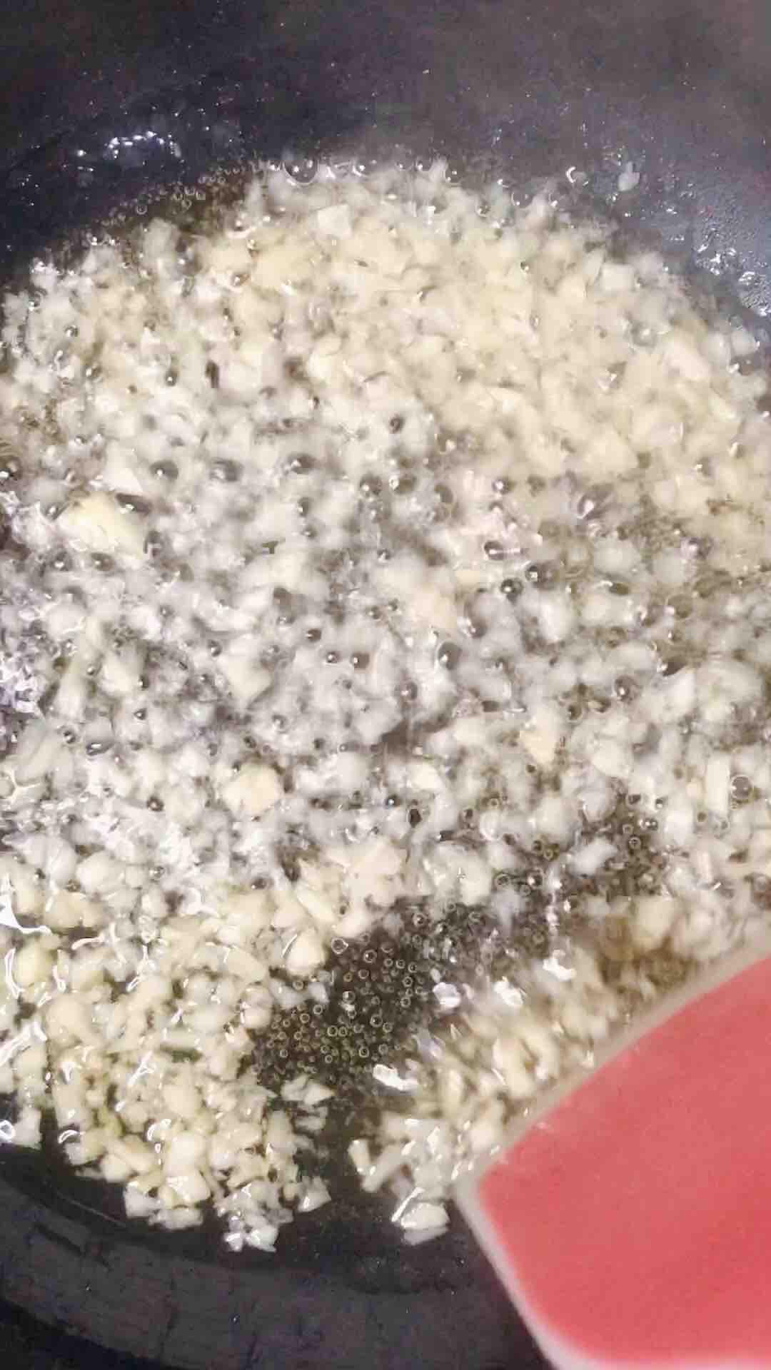 蒜蓉米椒蝦尾的做法-蒜香味炒菜譜