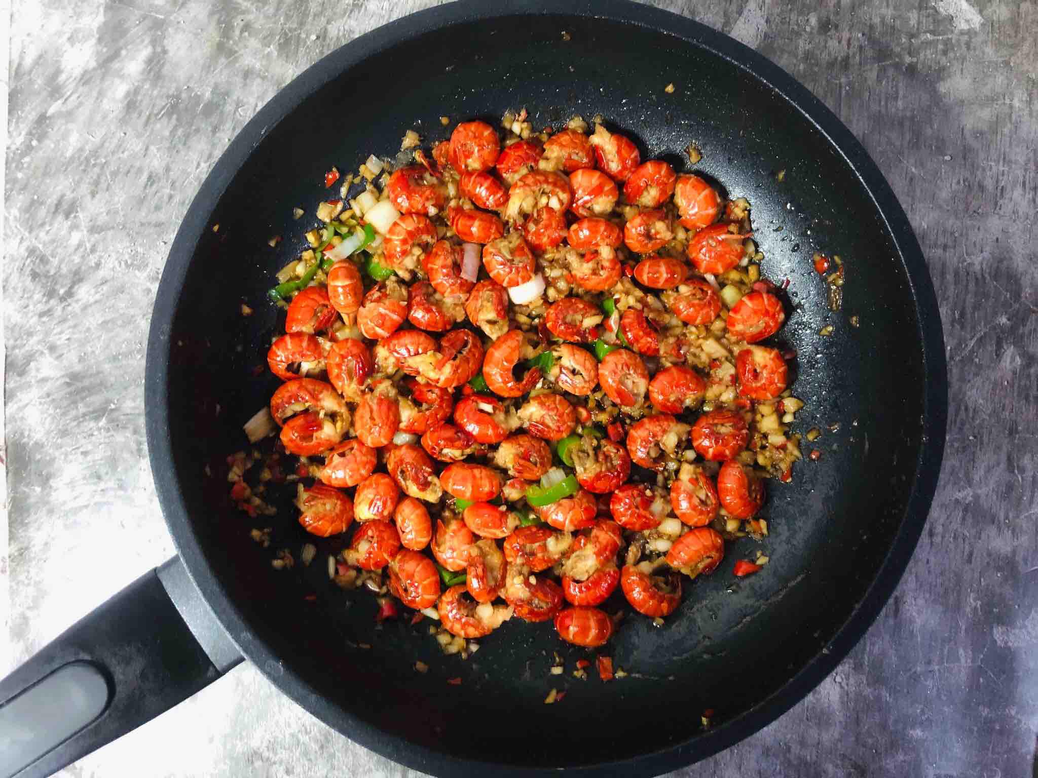 蒜蓉米椒蝦尾的做法-蒜香味炒菜譜