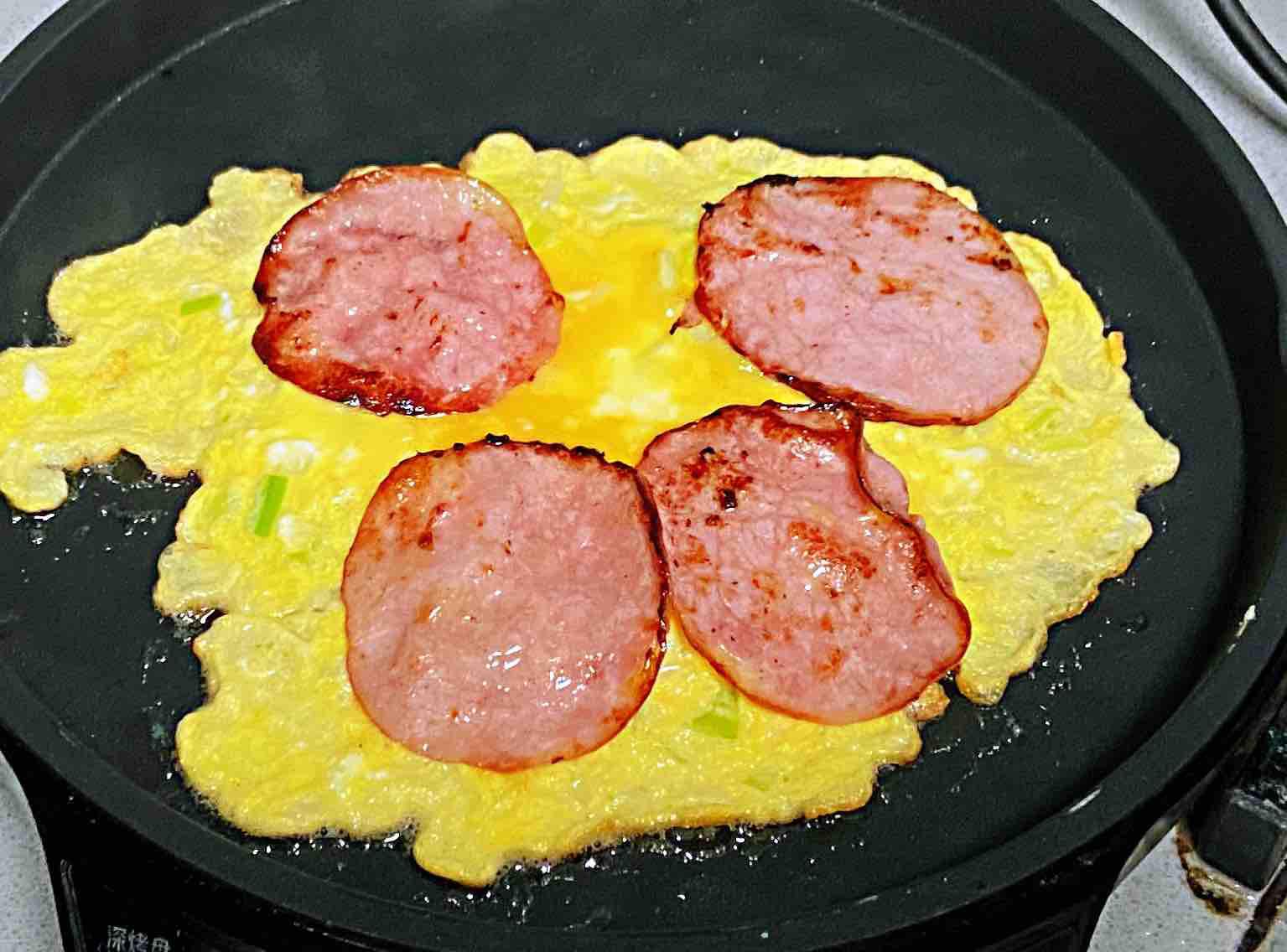 【孕婦食譜】火腿芝士蛋卷，色澤金黃，營養豐富～的做法-蔥香味煎菜譜