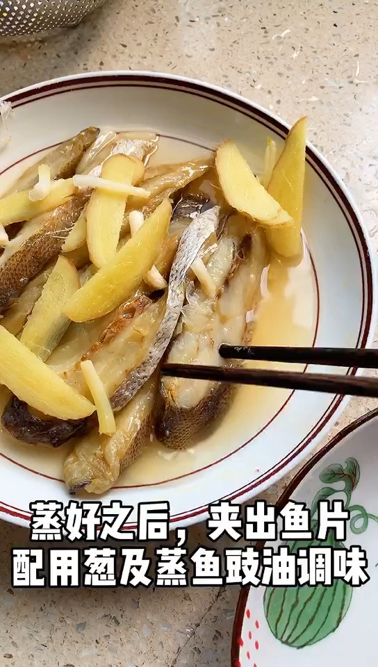 蔥姜蒸鮸魚片。的做法-咸鮮味蒸菜譜