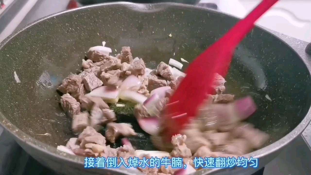 2塊咖喱就能搞定的美味，不需要其他調味品，兒子說比買的好吃多了的做法-咖喱味煮菜譜