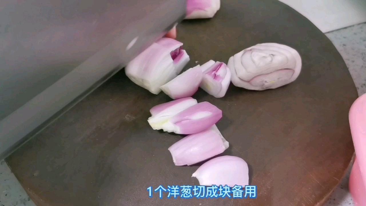 2塊咖喱就能搞定的美味，不需要其他調味品，兒子說比買的好吃多了的做法-咖喱味煮菜譜