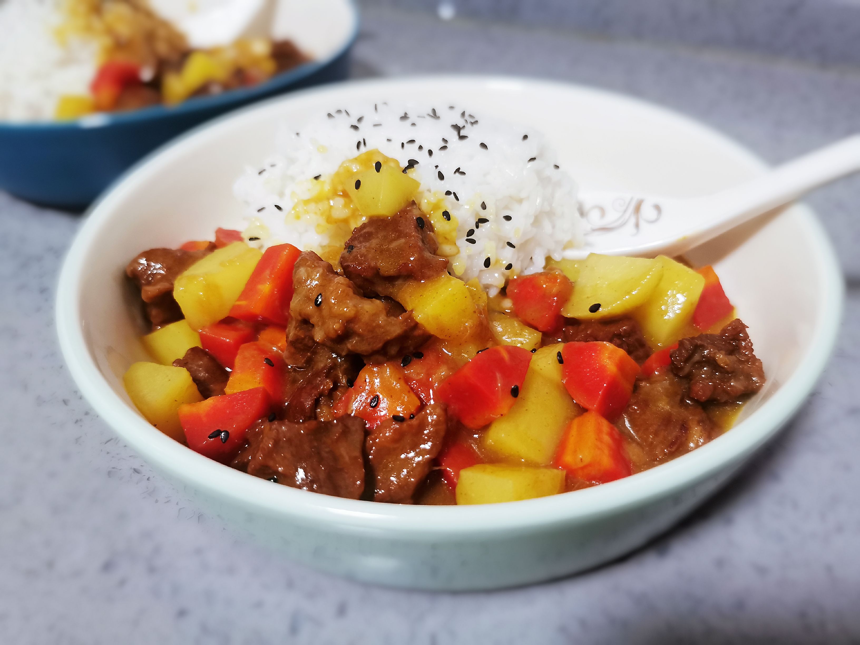 2塊咖喱就能搞定的美味，不需要其他調味品，兒子說比買的好吃多了的做法-咖喱味煮菜譜