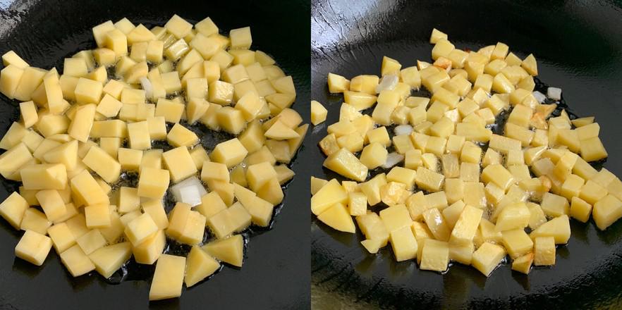 咖喱土豆雞塊的做法-咖喱味炒菜譜