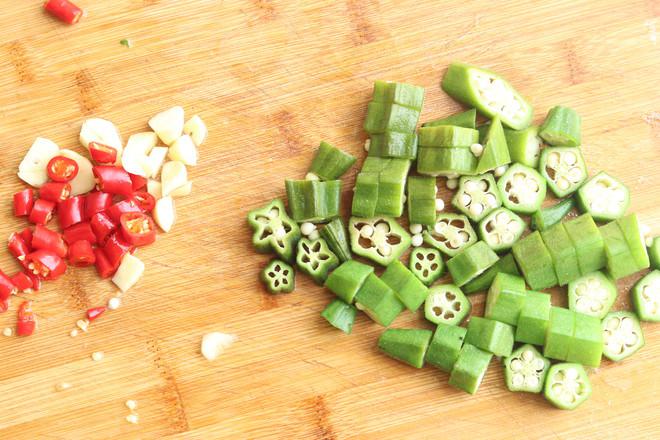 雞胸肉炒秋葵的做法-家常味炒菜譜