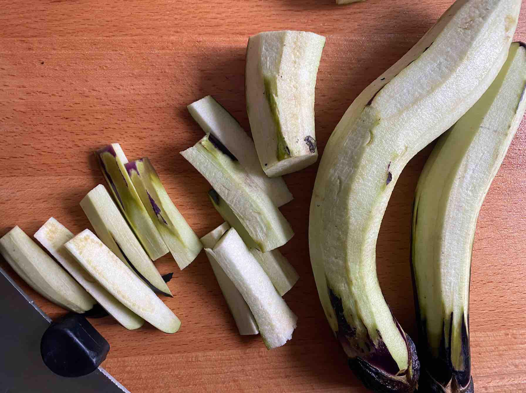 魚香茄子的做法-酸辣味炒菜譜