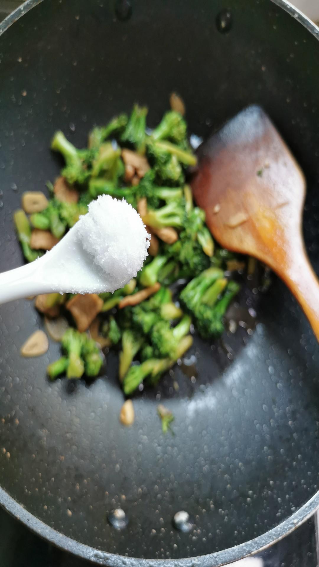 肉片炒西蘭花的做法-家常味炒菜譜