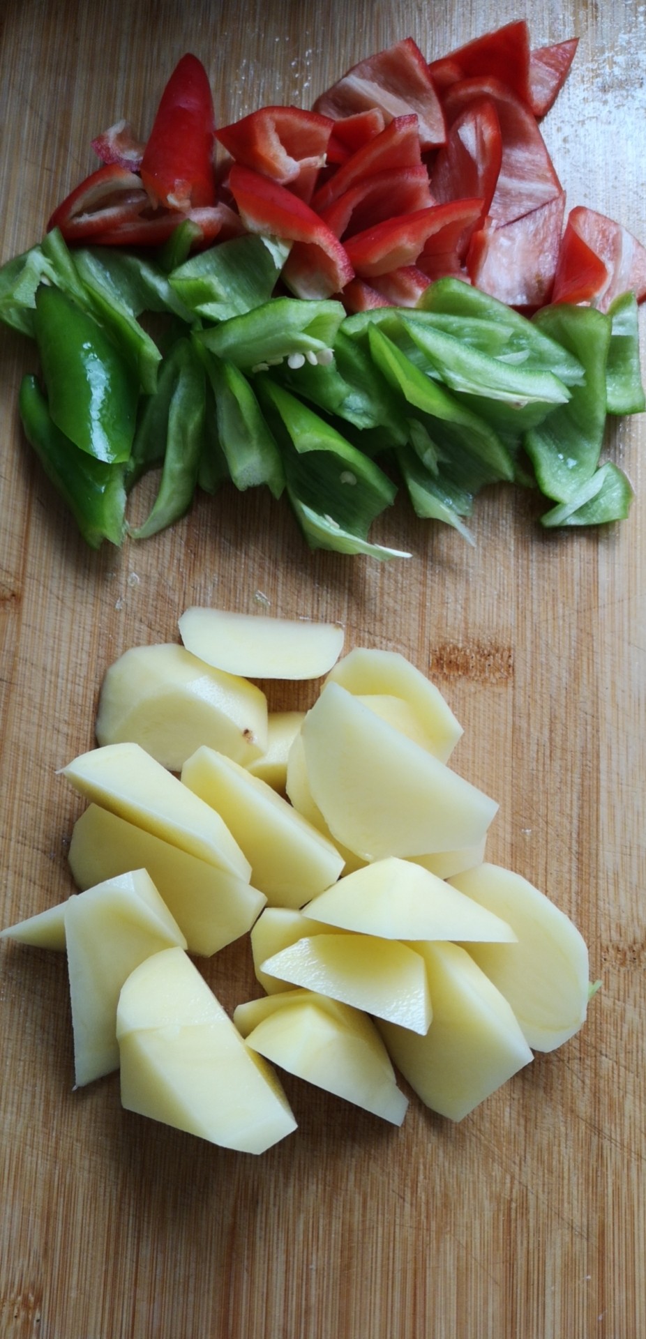 雞翅土豆新組合的做法-家常味燒菜譜