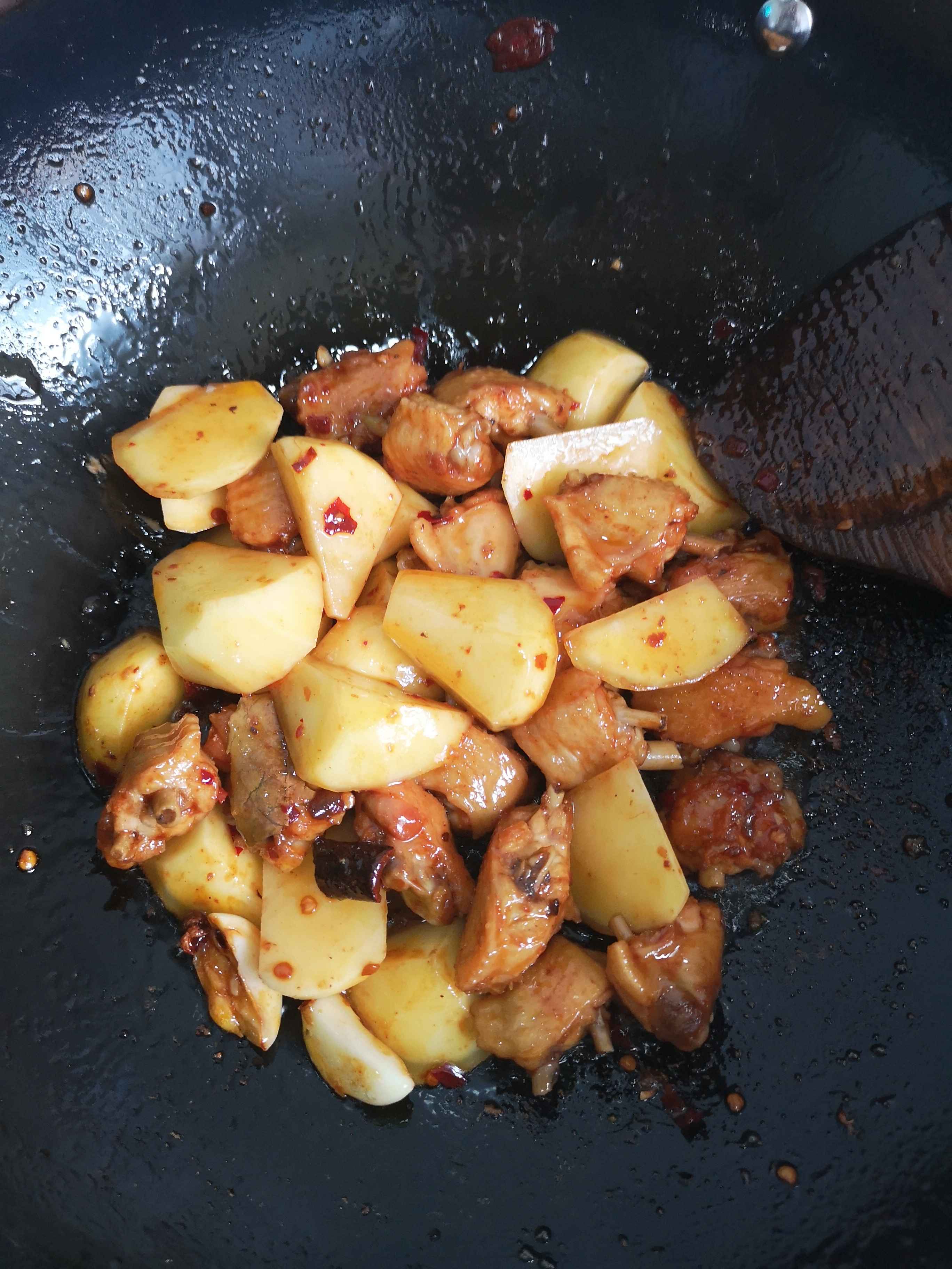 雞翅土豆新組合的做法-家常味燒菜譜