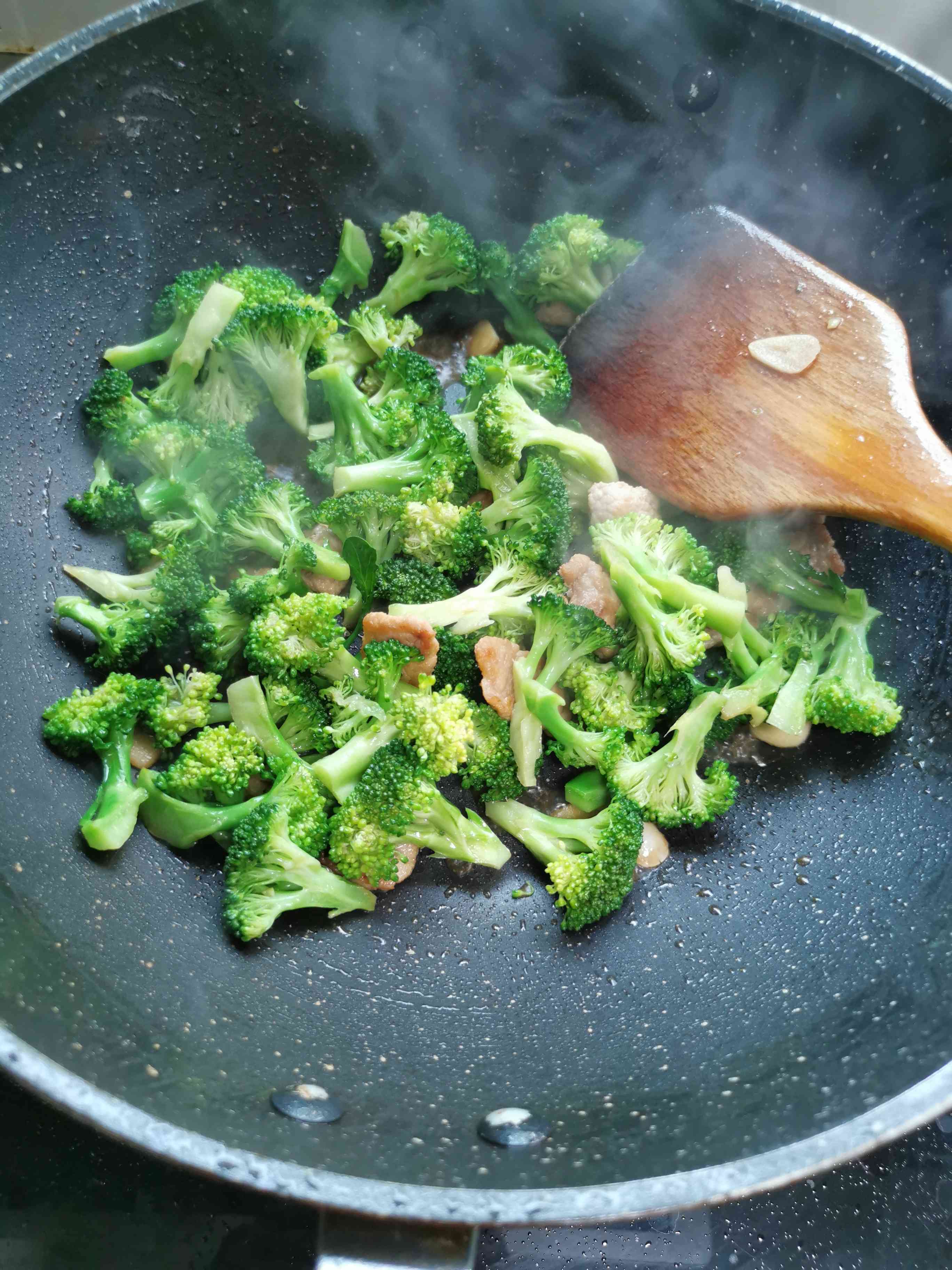 肉片炒西蘭花的做法-家常味炒菜譜