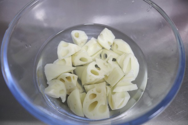 啤酒鴨燉鮮藕的做法-咸鮮味燉菜譜