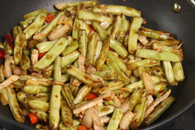 干煸四季豆燜肉的做法-家常味炒菜譜