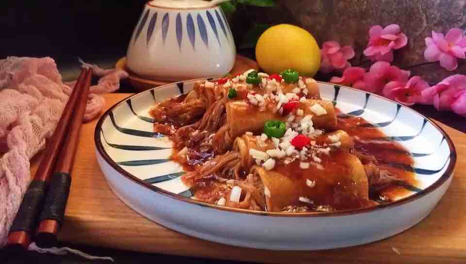 豆皮金針菇卷的做法-家常味煮菜譜