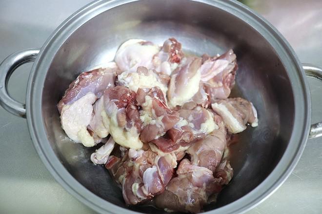 啤酒鴨燉鮮藕的做法-咸鮮味燉菜譜