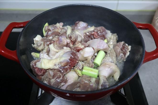 啤酒鴨燉鮮藕的做法-咸鮮味燉菜譜